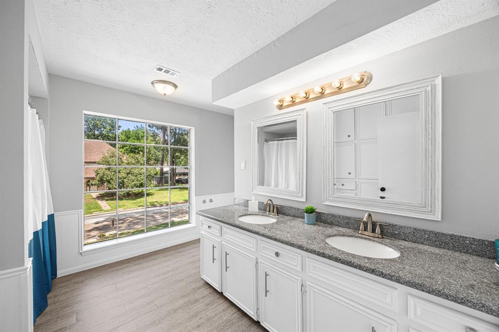 15115 Gladebrook Drive, Houston, Texas image 10