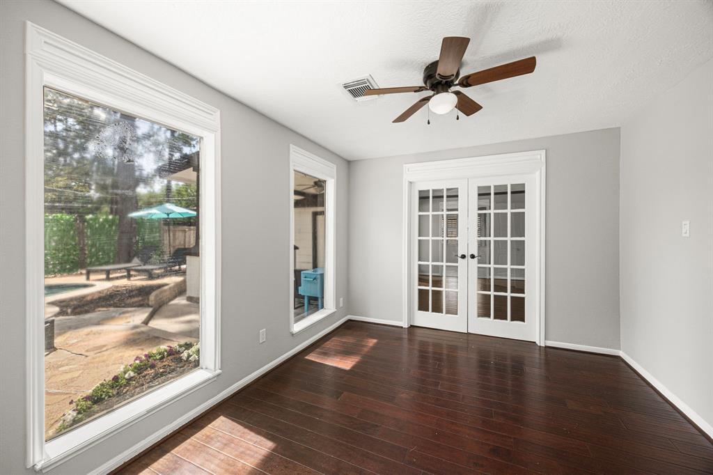 15115 Gladebrook Drive, Houston, Texas image 9