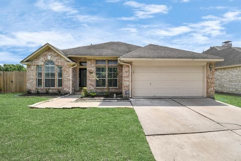 Single Family Residence in Houston TX 14003 Crown Glen Court.jpg