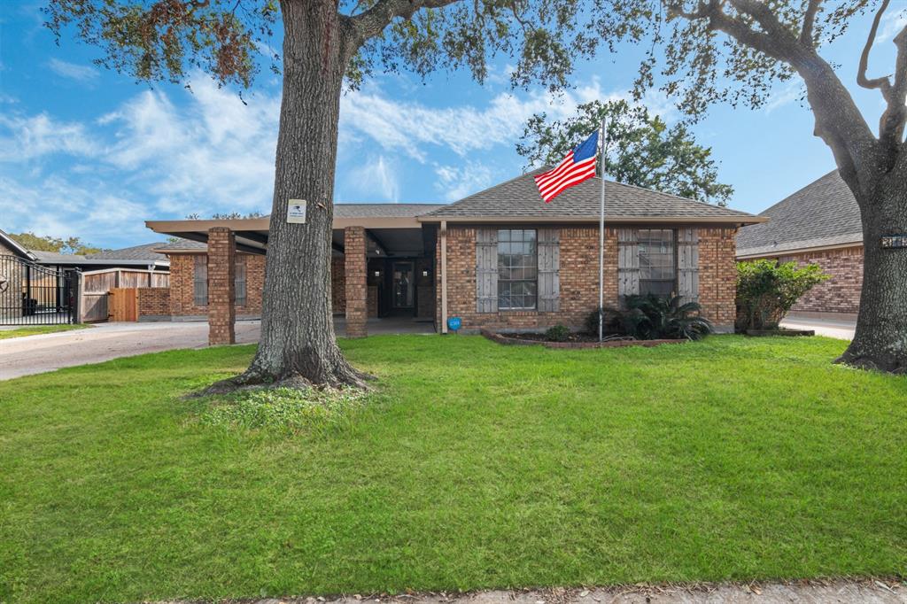 313 Yorkshire Court, Deer Park, Texas image 1