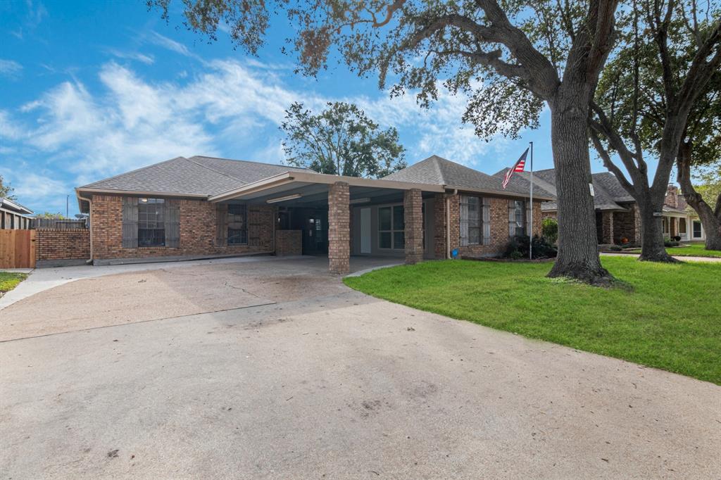 313 Yorkshire Court, Deer Park, Texas image 2