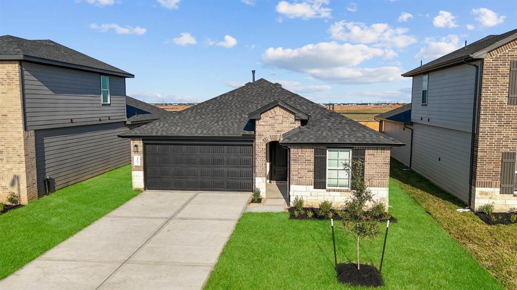 1611 Stelvio Pass Drive, Richmond, Texas image 4