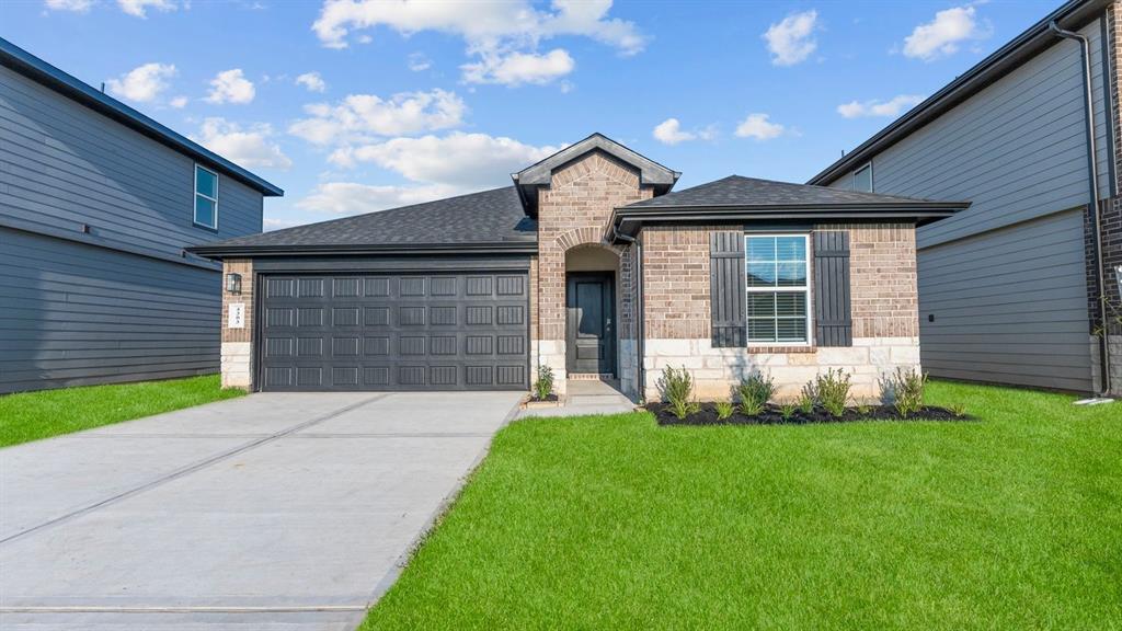 1611 Stelvio Pass Drive, Richmond, Texas image 2