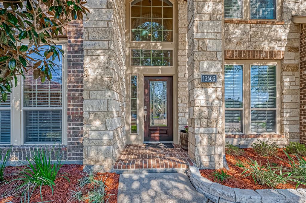 13503 Silent Walk Drive, Pearland, Texas image 3