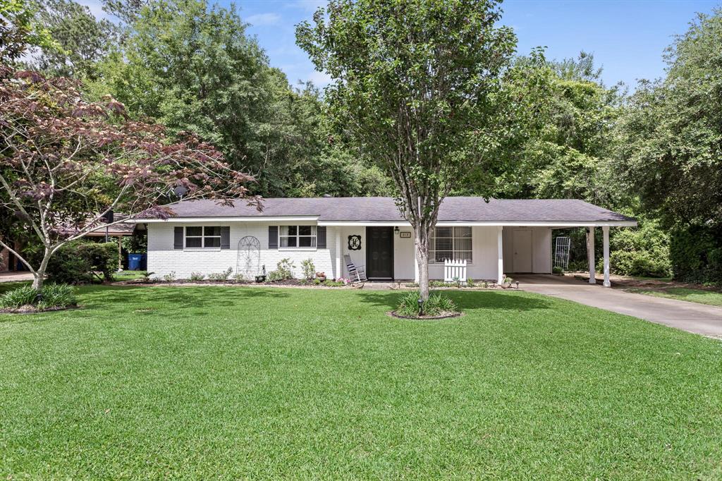 317 Pinewood Drive, Silsbee, Texas image 1