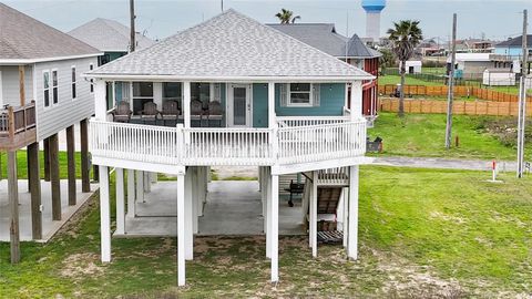 Single Family Residence in Crystal Beach TX 1844 Pompano Lane 3.jpg