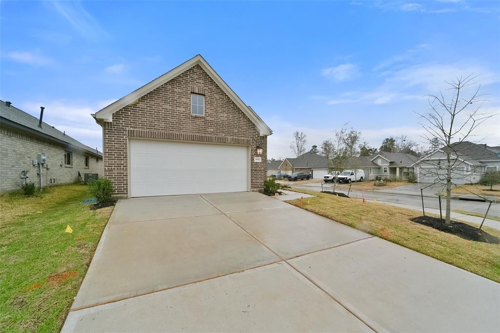 1642 Portia Lane, Conroe, Texas image 2