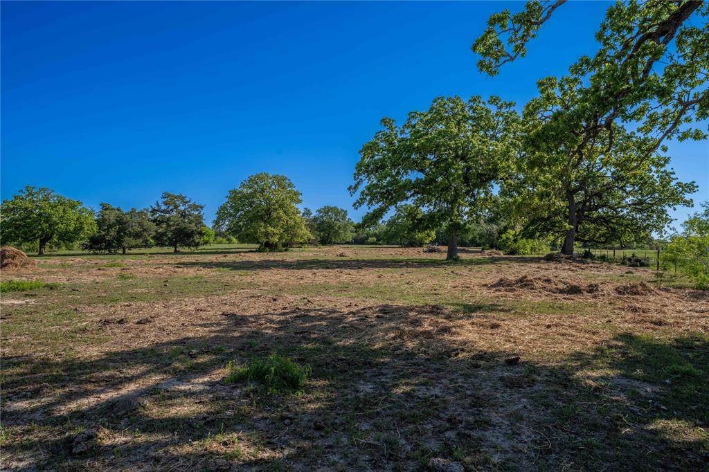 7122 Taplin Lane, Burton, Texas image 4