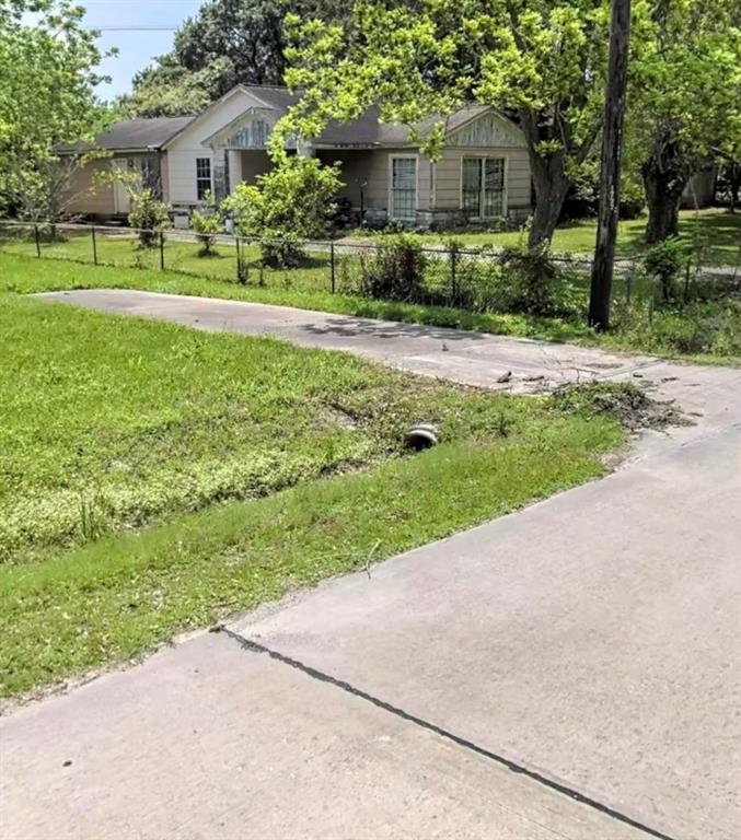 1001 Bowie St St, Baytown, Texas image 1