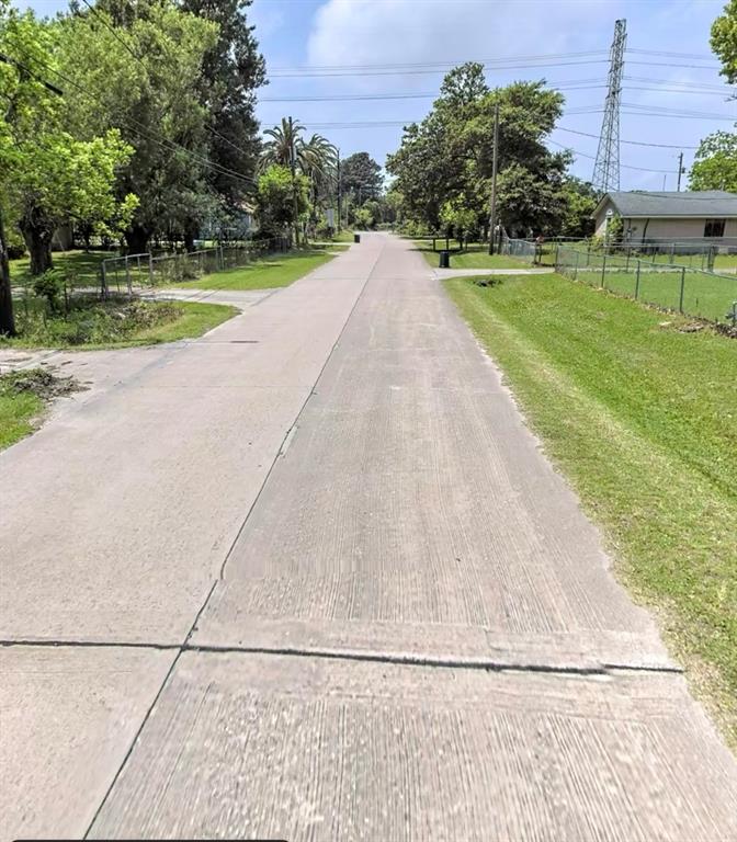 1001 Bowie St St, Baytown, Texas image 6