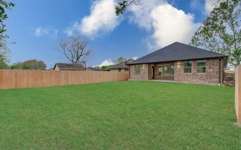 A home in South Houston