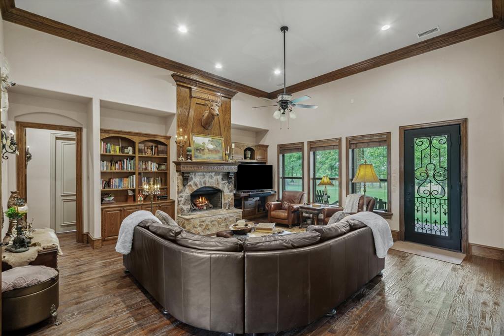450 Private Road 5815