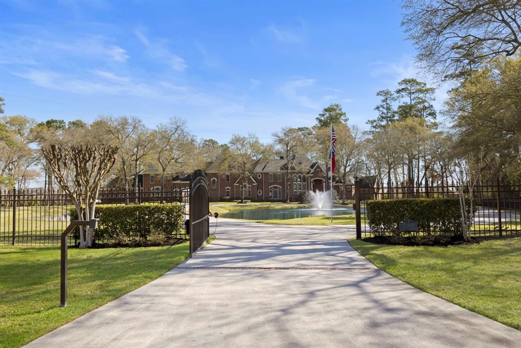 59 Saddlebrook Court, Tomball, Texas image 4