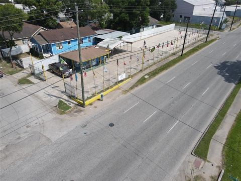 Photo of 6849 Avenue T, Houston, TX 77011 (MLS # 44889696) Photo of 6849 Avenue T, Houston, TX 77011 (MLS # 44889696)