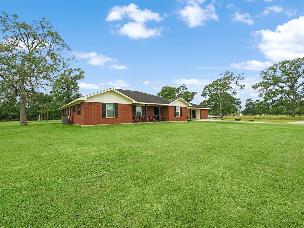 3535 Peach Creek Drive, Wharton, Texas image 4