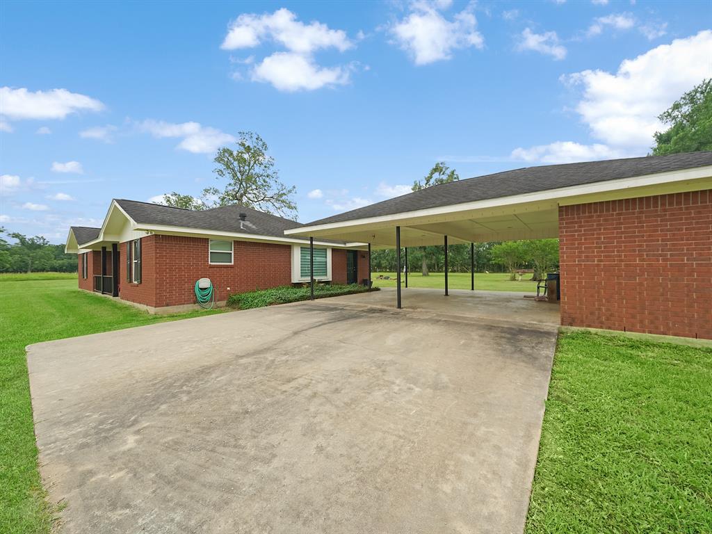 3535 Peach Creek Drive, Wharton, Texas image 3
