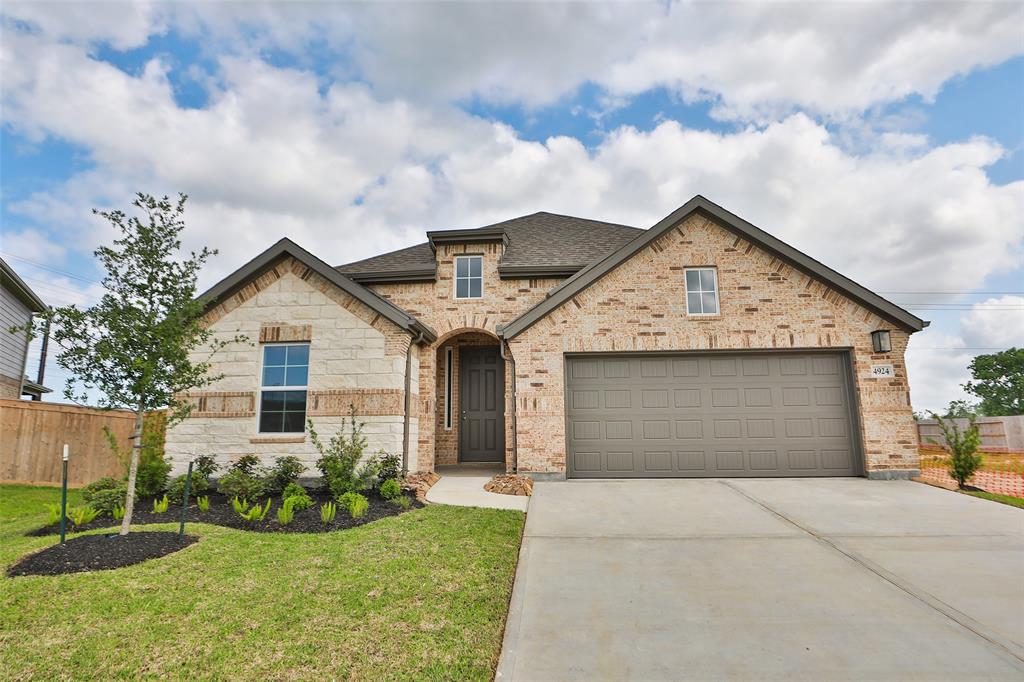 4924 Blue Pearl Lane, League City, Texas image 3