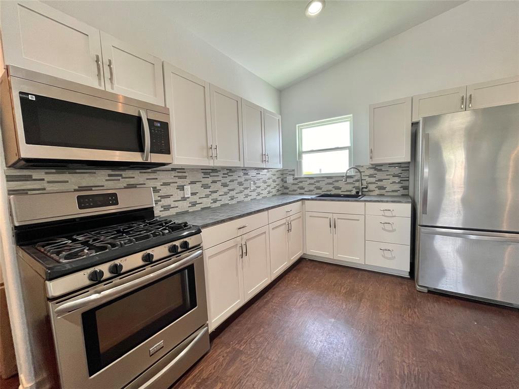 713 Lewis Street, Clute, Texas image 16