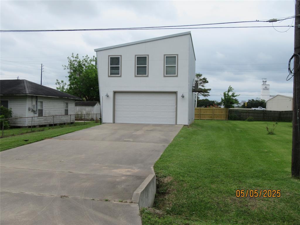 713 Lewis Street, Clute, Texas image 4