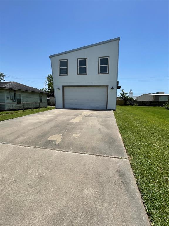 713 Lewis Street, Clute, Texas image 1