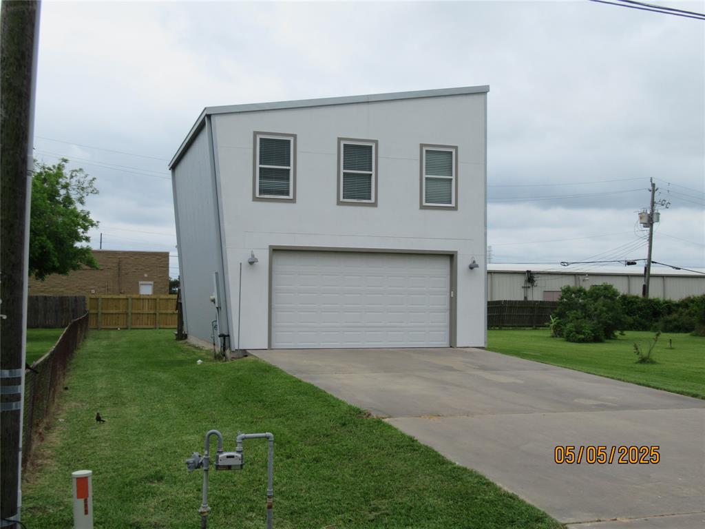 713 Lewis Street, Clute, Texas image 3