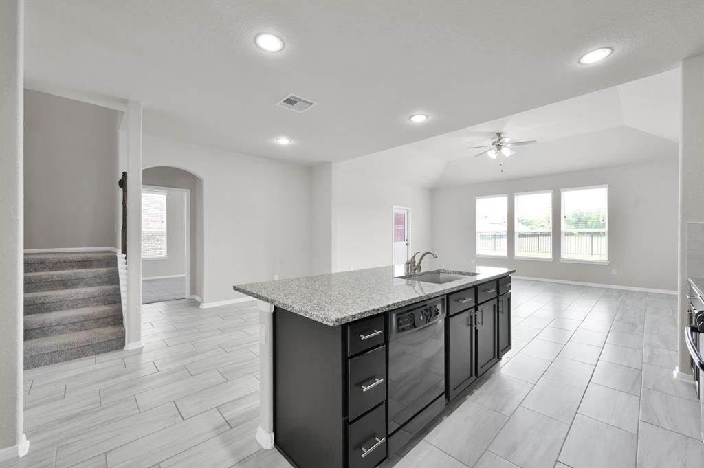 2906 Tulip Poplar Trail, Conroe, Texas image 10