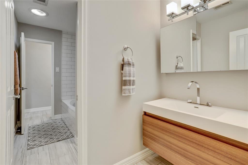 410 Lombardy Drive, Sugar Land, Texas image 15