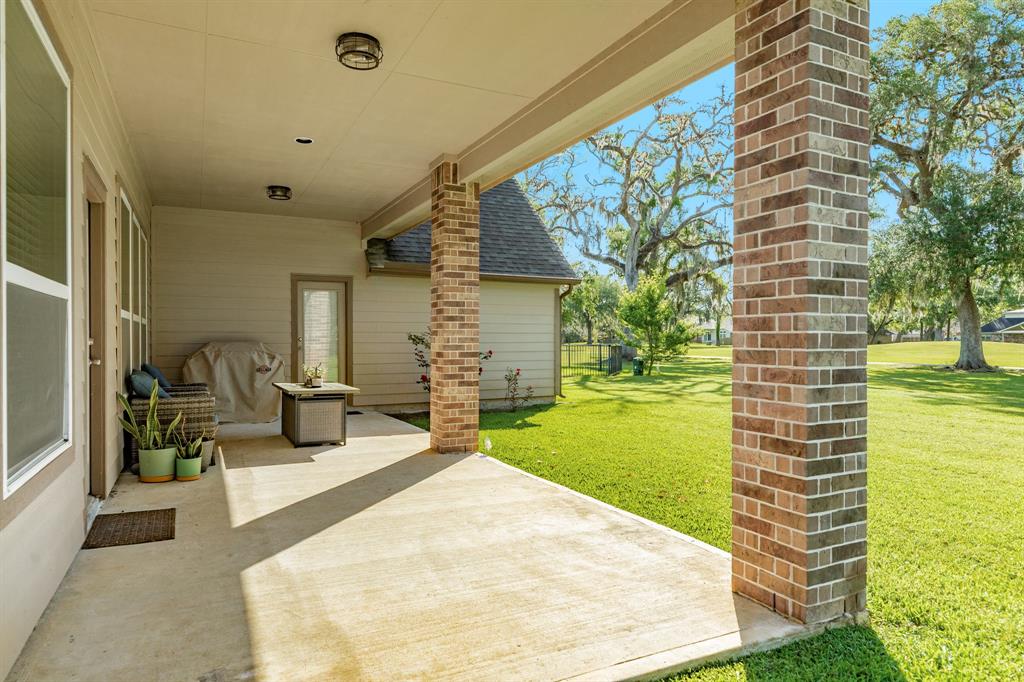 255 S Amherst Drive, West Columbia, Texas image 10