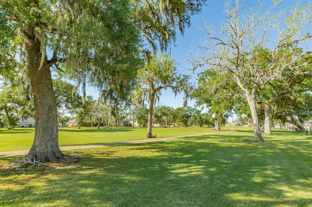 255 S Amherst Drive, West Columbia, Texas image 12