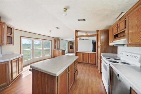 Manufactured Home in Brazoria TX 136 Country Oaks Street.jpg