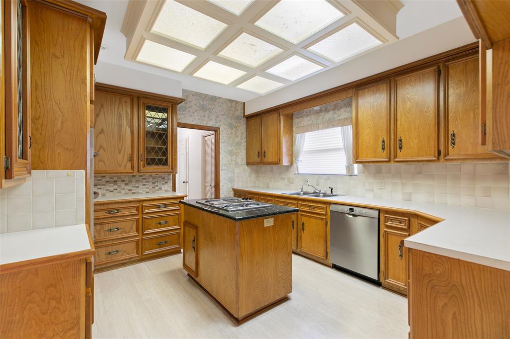 7411 W Suddley Castle Street, Houston, Texas image 12
