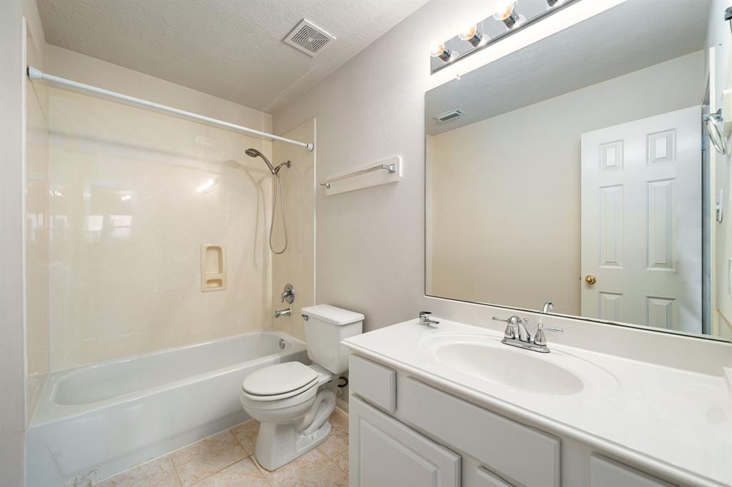 852 Shoal Pointe Lane, League City, Texas image 17