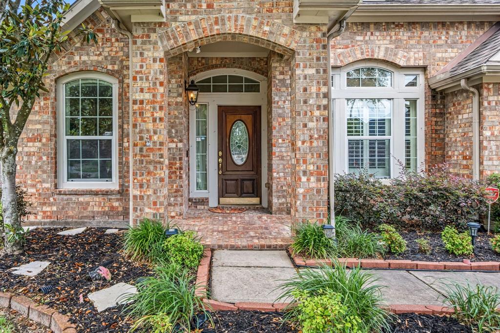 852 Shoal Pointe Lane, League City, Texas image 2