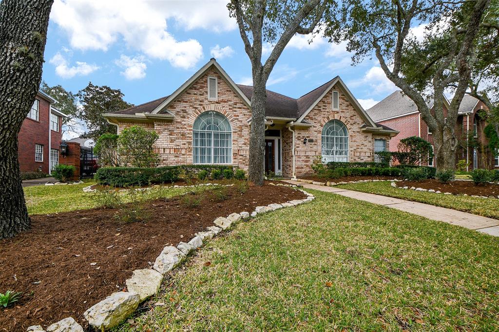 7010 Greatwood Trails Court, Sugar Land, Texas image 2