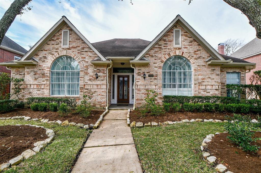 7010 Greatwood Trails Court, Sugar Land, Texas image 3