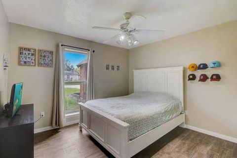 Single Family Residence in Seabrook TX 1116 Heron Drive 16.jpg
