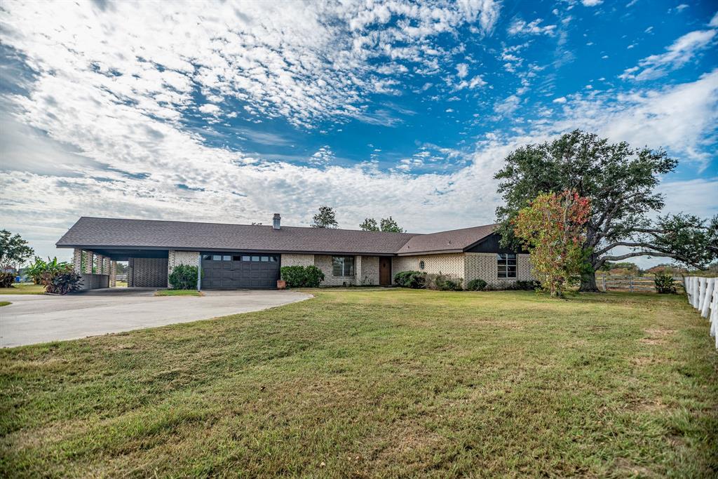587 Seakist Road, Port Lavaca, Texas image 1