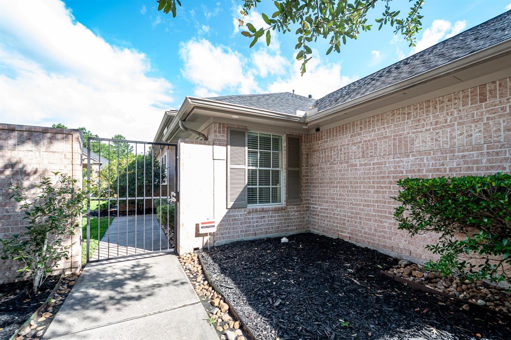 51 Eagle Mead Place, The Woodlands, Texas image 2