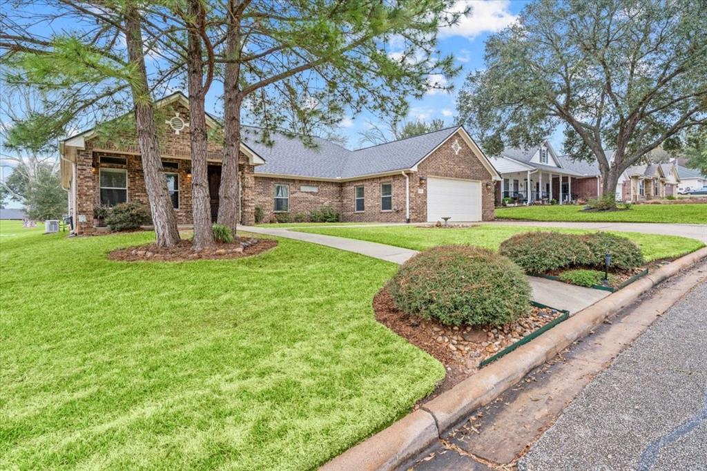 1442 Green Briar Drive, Huntsville, Texas image 2