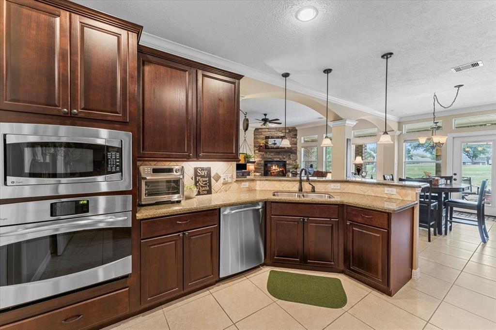 1442 Green Briar Drive, Huntsville, Texas image 31