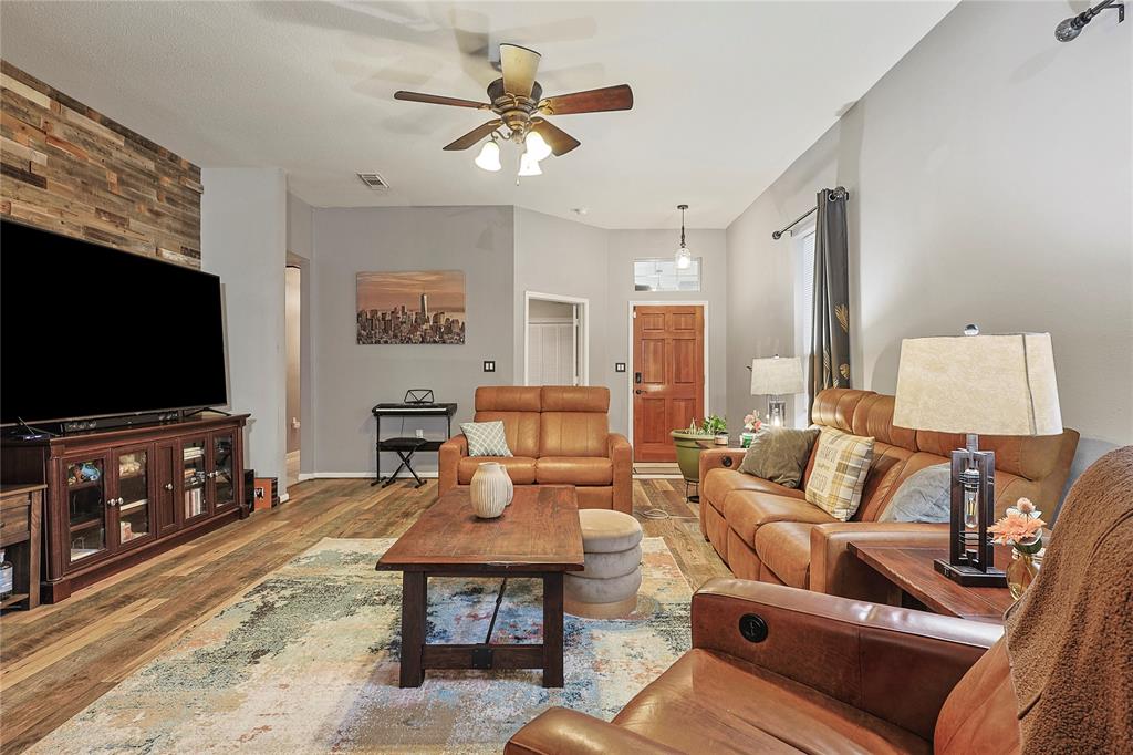 739 Apple Blossom Drive, Pearland, Texas image 6