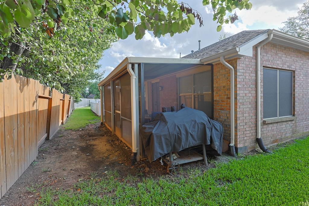 739 Apple Blossom Drive, Pearland, Texas image 27