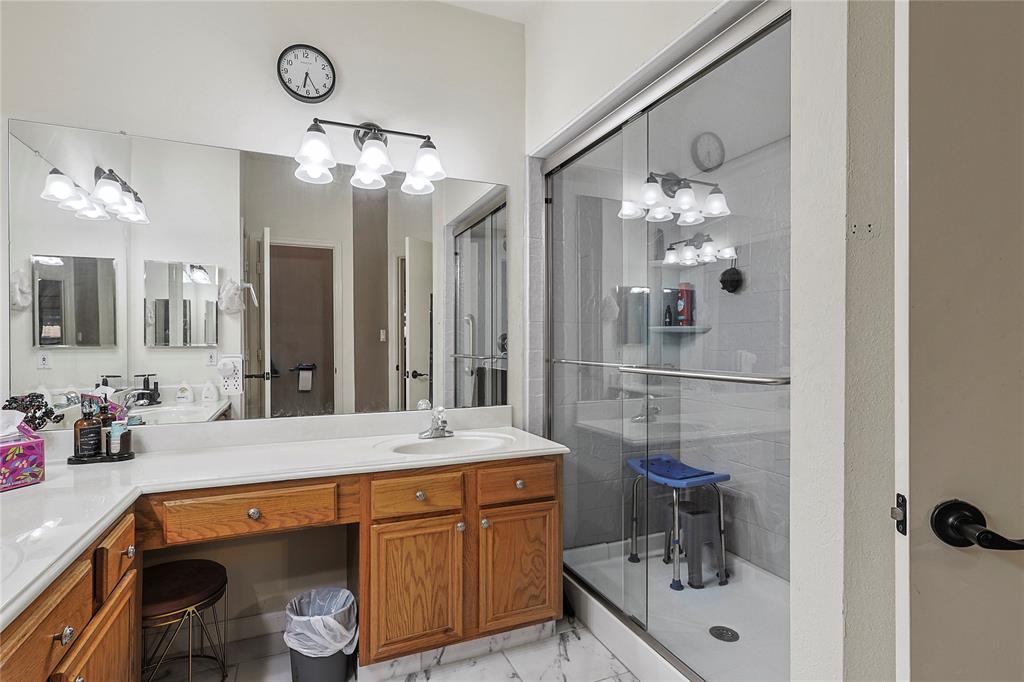 739 Apple Blossom Drive, Pearland, Texas image 12