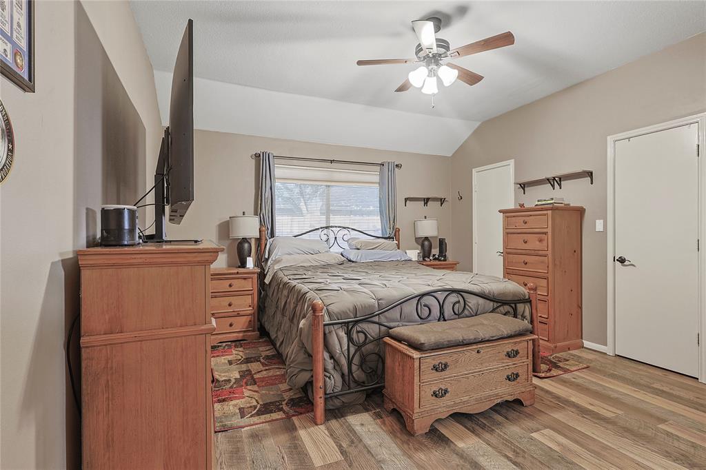 739 Apple Blossom Drive, Pearland, Texas image 11