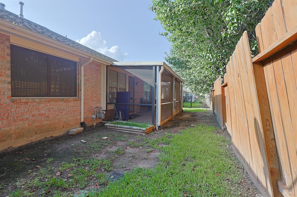 739 Apple Blossom Drive, Pearland, Texas image 28