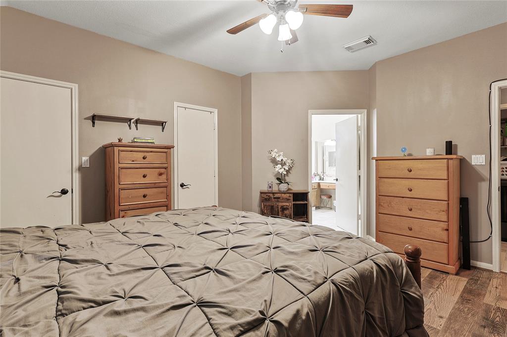 739 Apple Blossom Drive, Pearland, Texas image 10