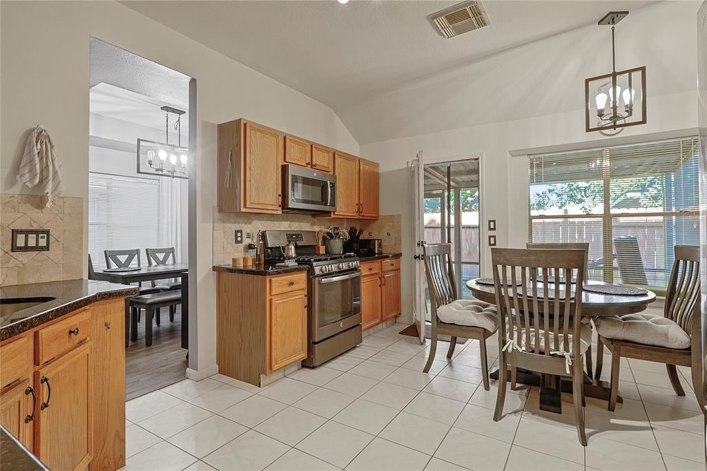 739 Apple Blossom Drive, Pearland, Texas image 9