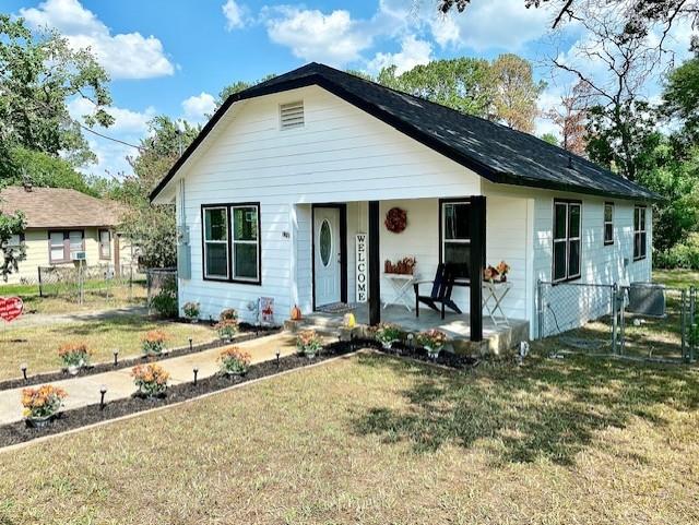 639 N Holland Street, Bellville, Texas image 1