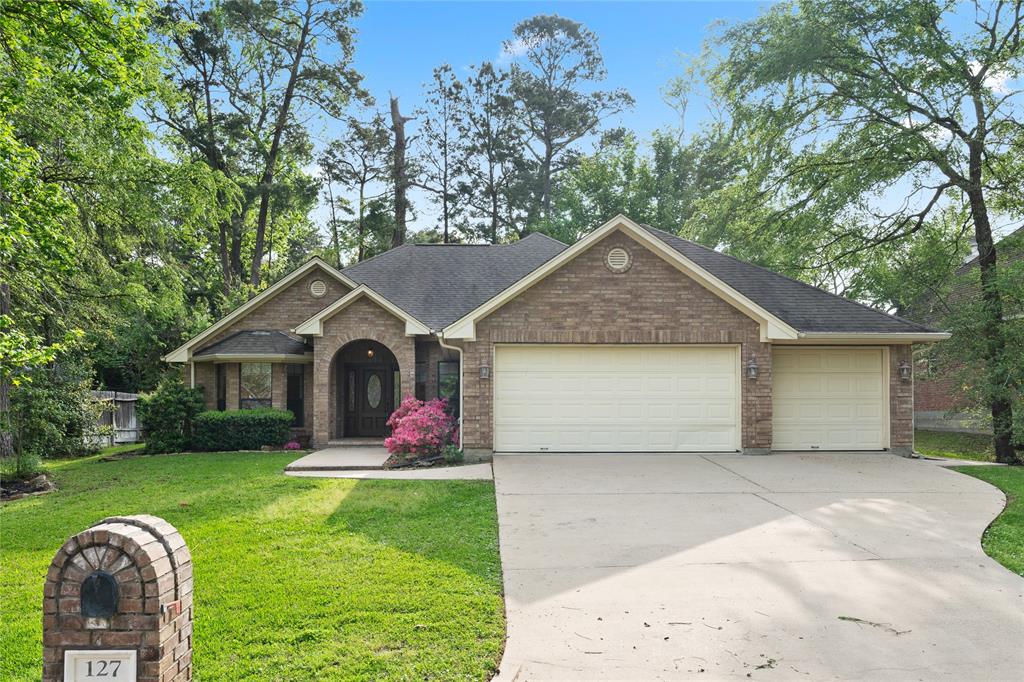 127 April Waters Drive, Conroe, Texas image 2