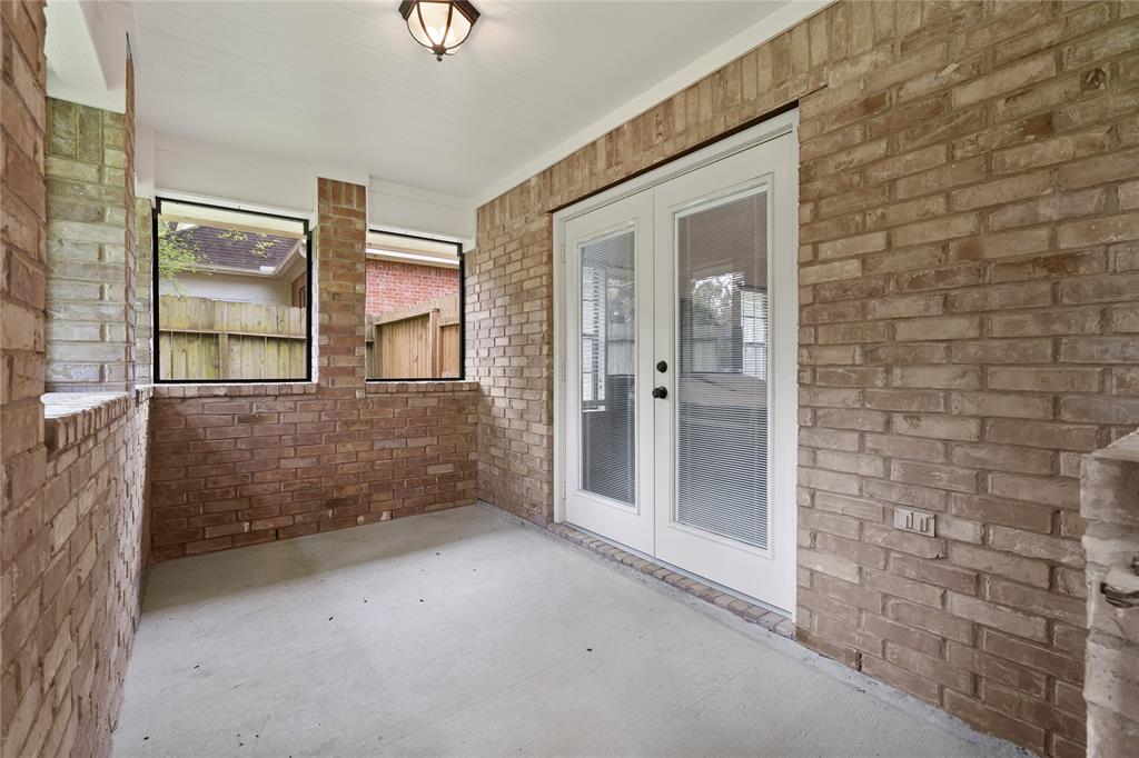 127 April Waters Drive, Conroe, Texas image 32